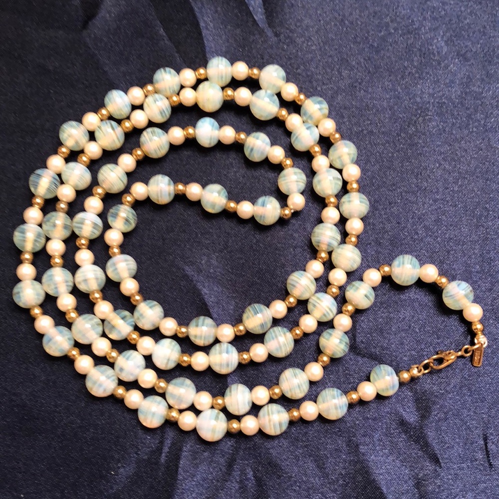 Monet vintage 36” green/white necklace, rare